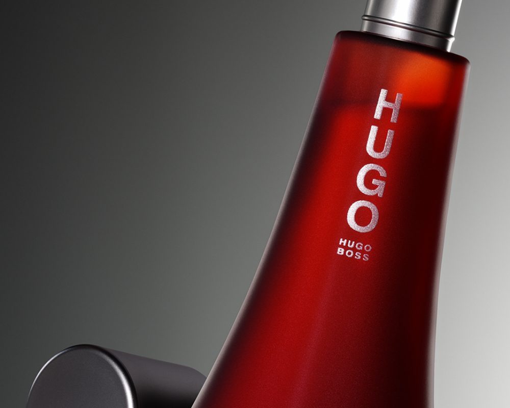NY_CT_hugo boss_deep red_spray_jens johnson_photography_beauty_product