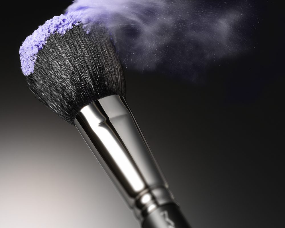 NY_CT_mac_brush_blowing_powder_jens johnson_photographer_beauty_product
